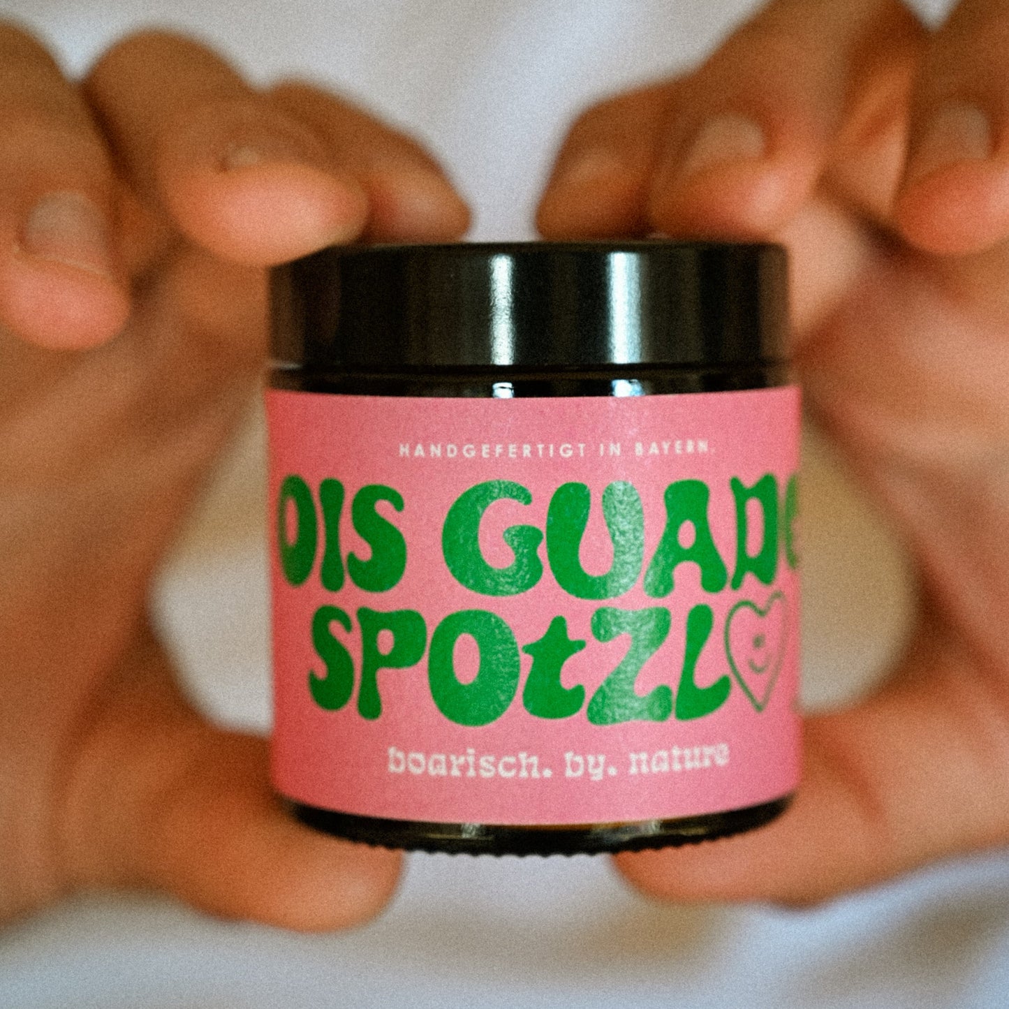 Ois guade Spotzl | Bayerische Spruchkerze 95g